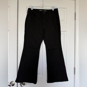 OLD NAVY WOW FLARE BLACK JEANS